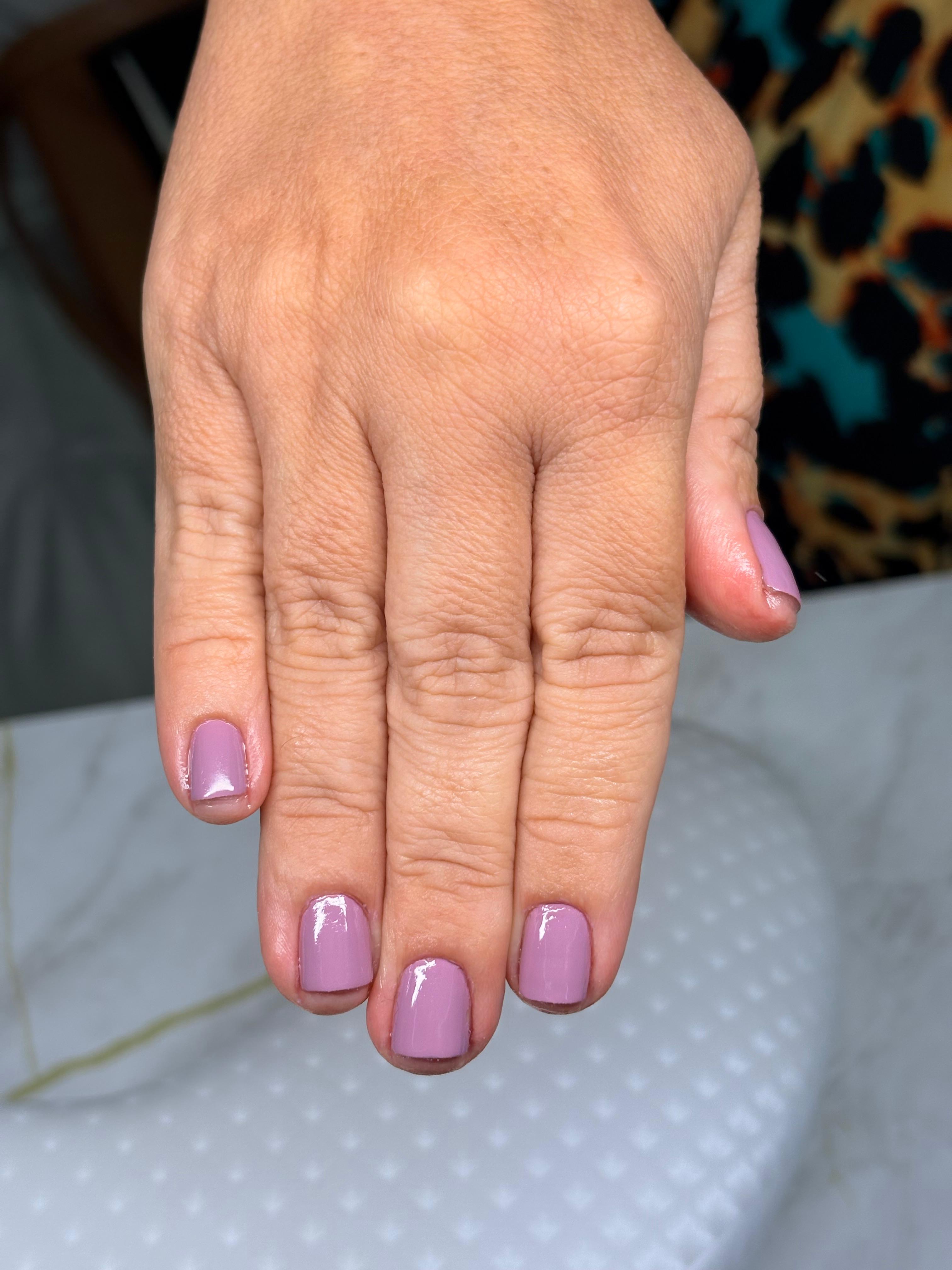 Unhas Lilás — Studio Isabel Moura